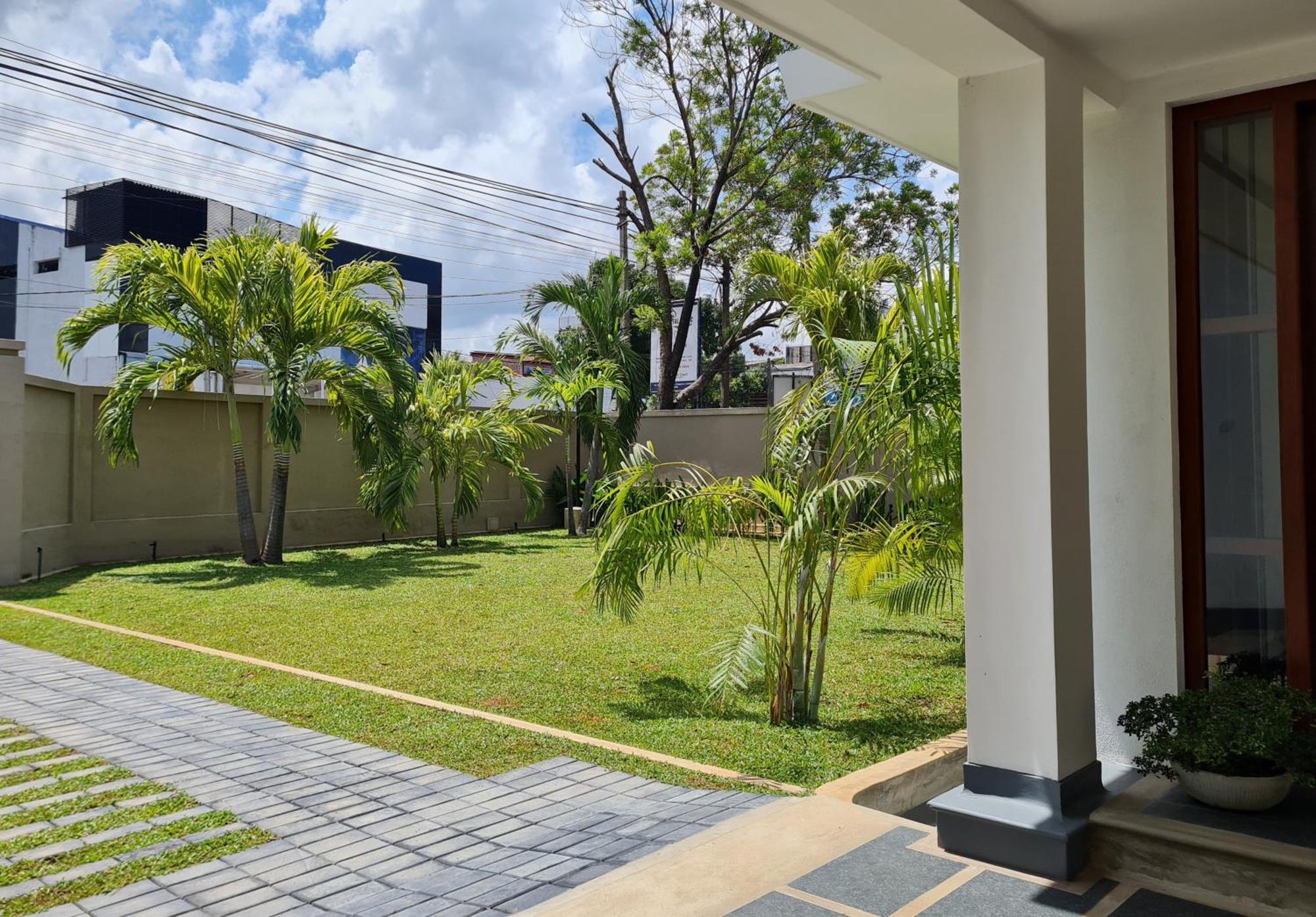 City Oasis 66 Negombo Esterno foto